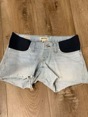 Madewell Maternity Relaxed Denim Shorts in Essen Wash